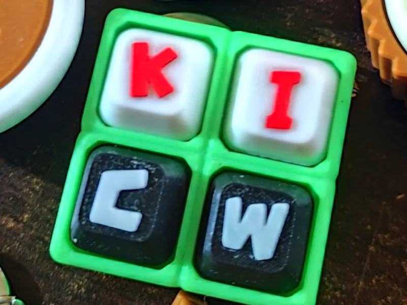 Keychain clicker papan kekunci KICW cetakan 3D, bingkai hijau dengan empat butang
