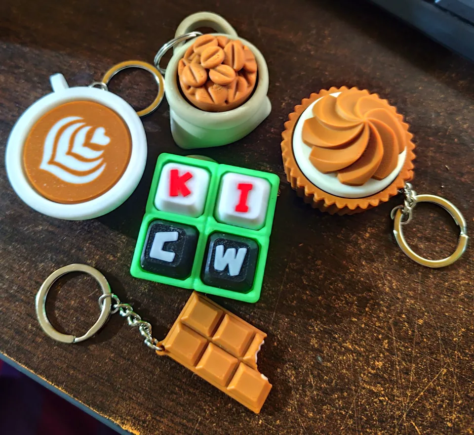 Keychain cetakan 3D Bentuk.: cawan latte, guni biji kopi, kek cawan, clicker KICW dan coklat